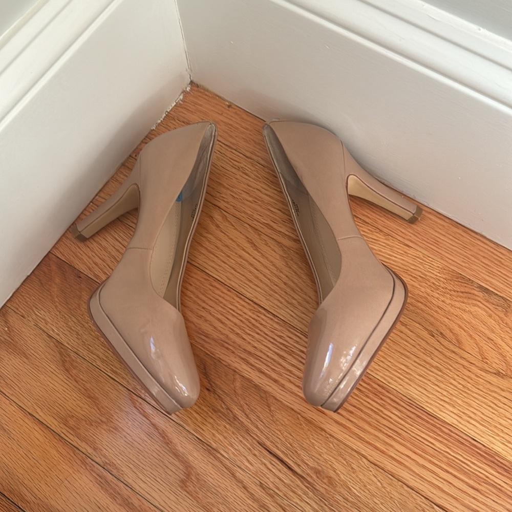New- Women Tahari Tan Platform Pumps Size 7.5 - Picture 7 of 12